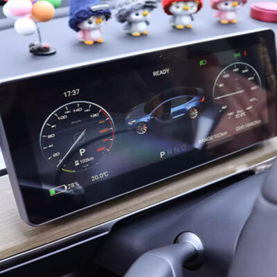 Tesla HD LCD touchscreen display with CarPlay integration, showing real-time driving data and vehicle status.